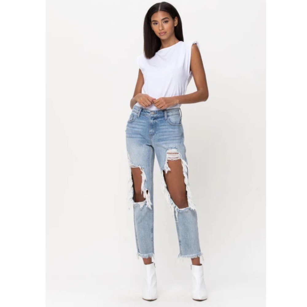 NWOT Cello Mid Rise Destroyed Slim Boyfriend